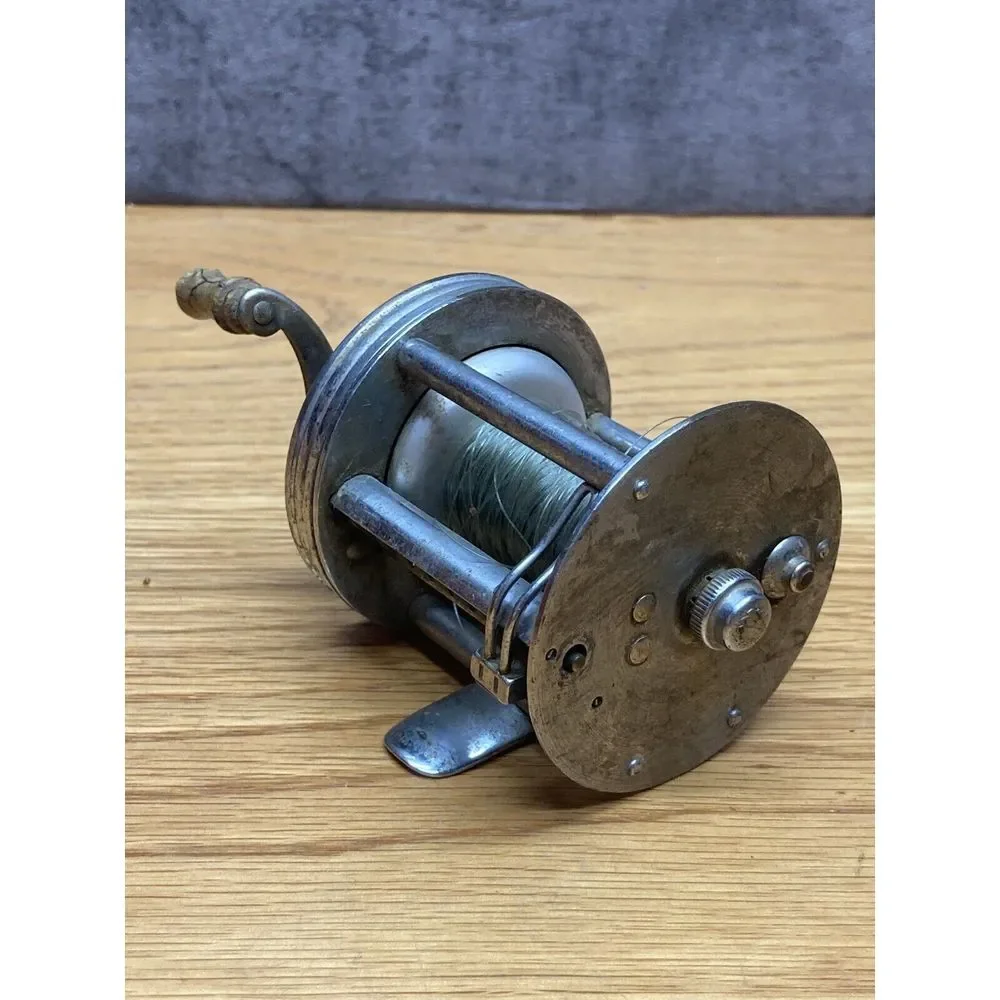 VINTAGE Shakespeare‎ Fishing Reel TRUE BLUE Level WInding No. 1956 Model HD USA